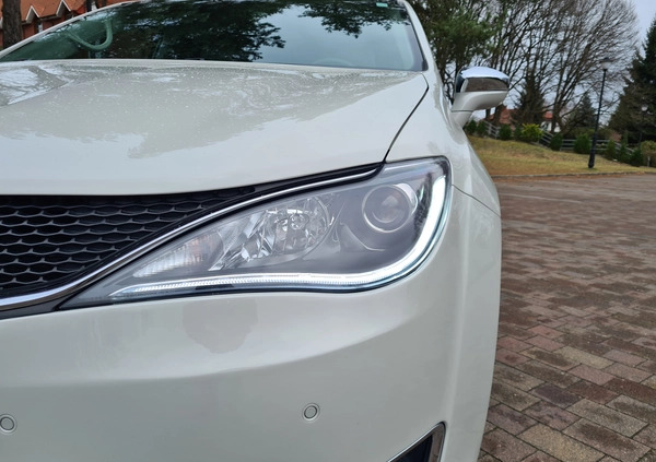 Chrysler Pacifica cena 119000 przebieg: 159000, rok produkcji 2017 z Góra małe 379